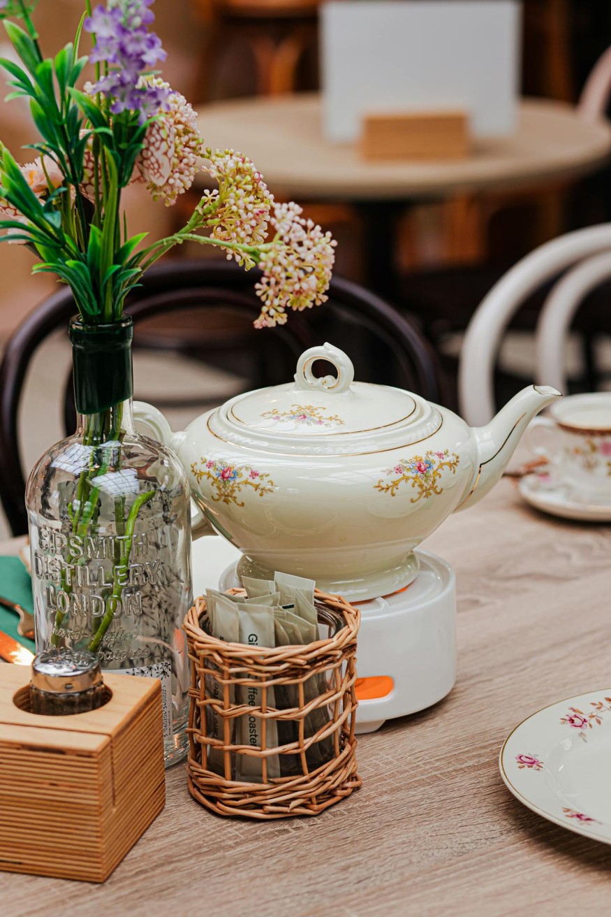 Garden party decor