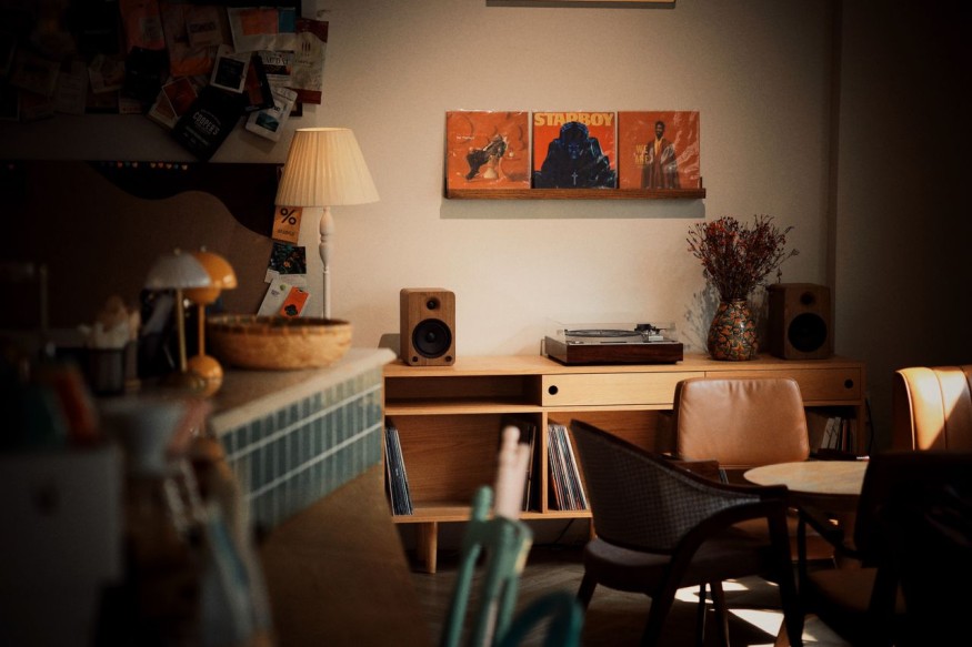 90s house aesthetic