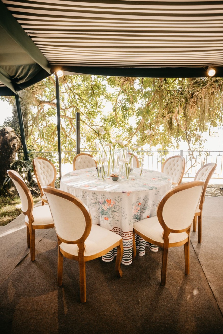 outdoor hosting