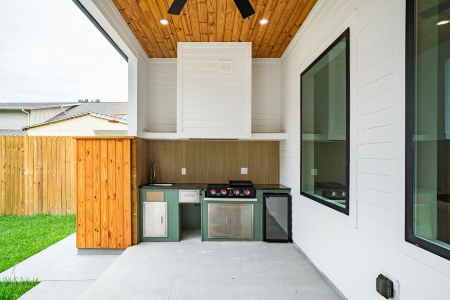 Outdoor kitchen