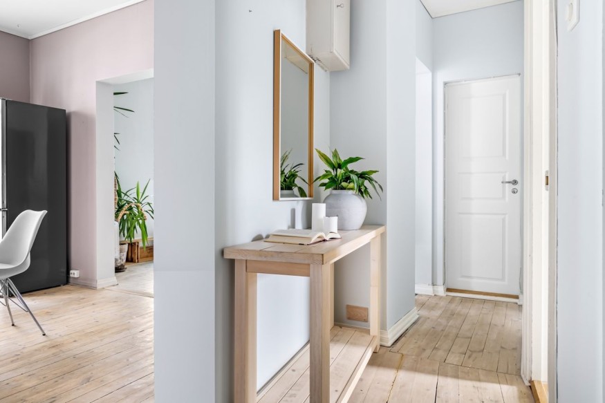 Console table