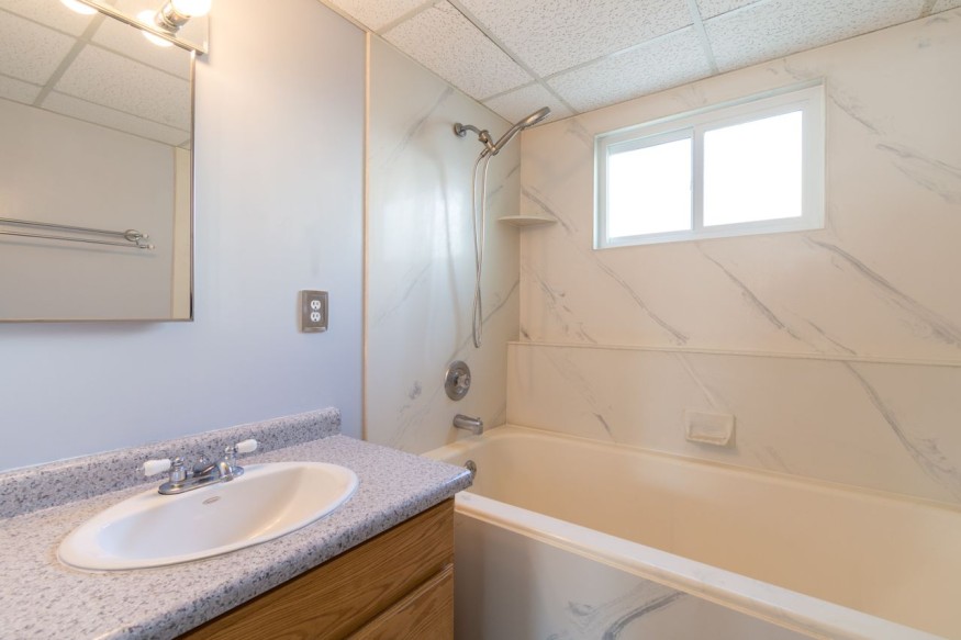 Bath tub