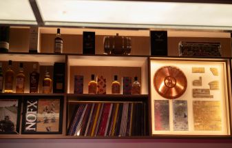 bar