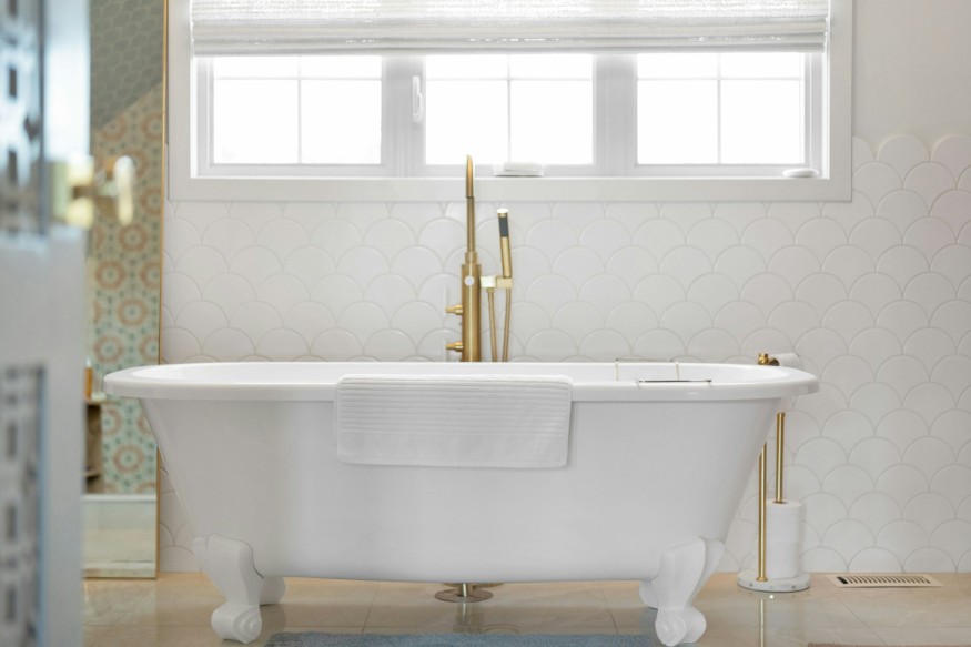 Bath with window