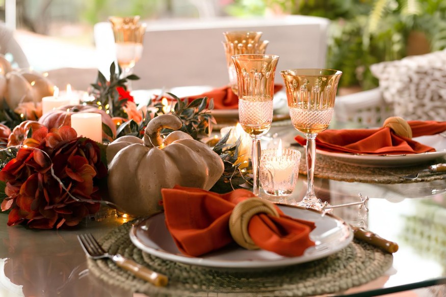 Thanksgiving table