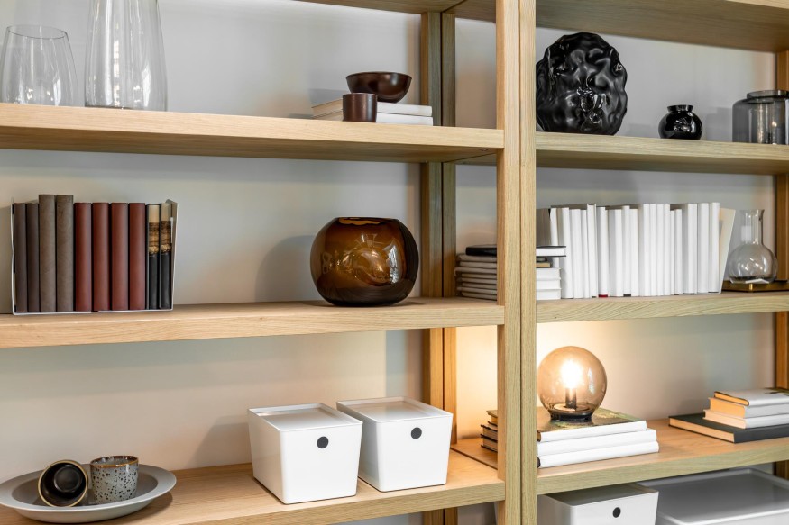 open shelves style